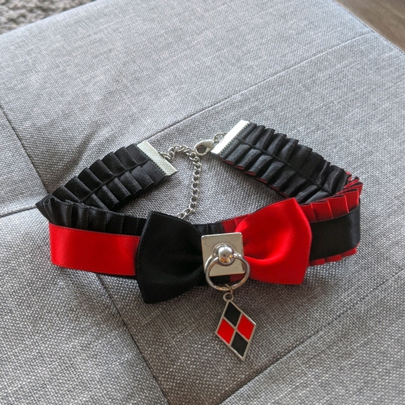 Hot Topic Jewelry - ♦️♣️Harley Quinn NWOT satin bow choker